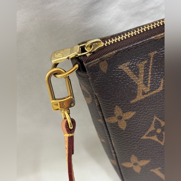 Louis Vuitton Pochette w/ original dust bag, box, ribbon, & sales bag - Picture 7 of 17